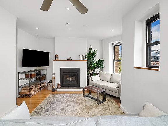 2nd image of 632-634 11th St #6