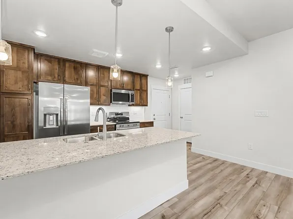 265 High Point Dr #102, Longmont, CO 80504