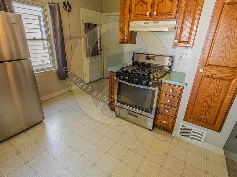 628 Alvord Ave — Photo 7