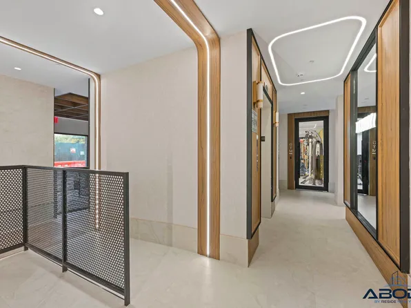 558 Sackett Street image 13 of 20