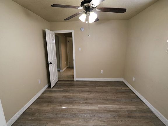 5th image of 606 Douglas St
