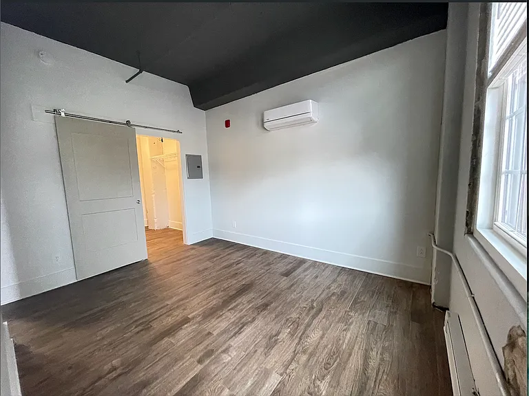 300 N 5th St — Photo 11