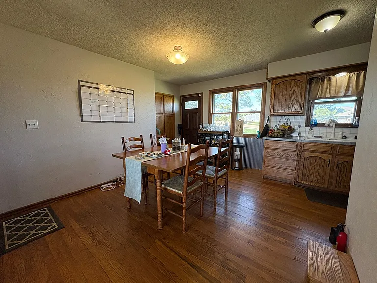 4676 N Dwight Dr — Photo 9
