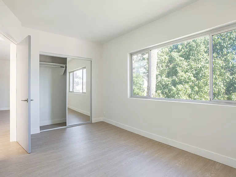 1811 Tamarind Apartments — Photo 38