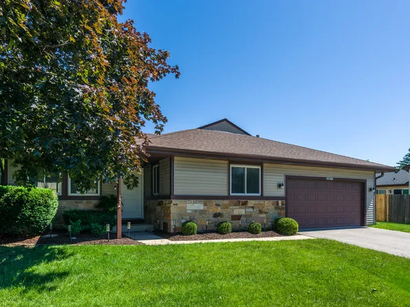 30W253 Bedford Ln, Warrenville, IL 60555