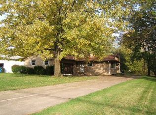 5897 Mackenzie Rd, North Olmsted, OH 44070