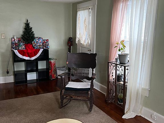 4th image of 214 S Main St APT 2
