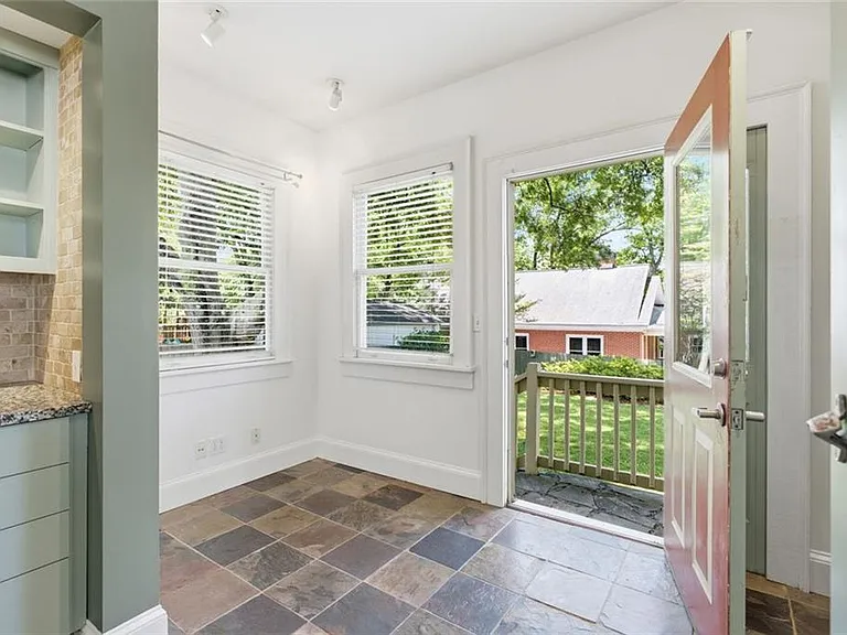 927 Park Ave SE — Photo 17