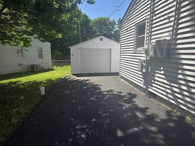 1345 S Silas St — Photo 2