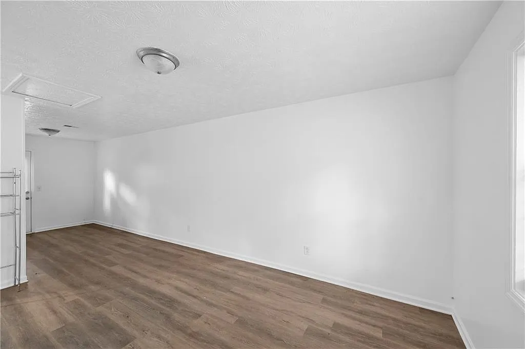 2 bed, 1.0 bath, 983 sqft, $1,350 — Photo 4