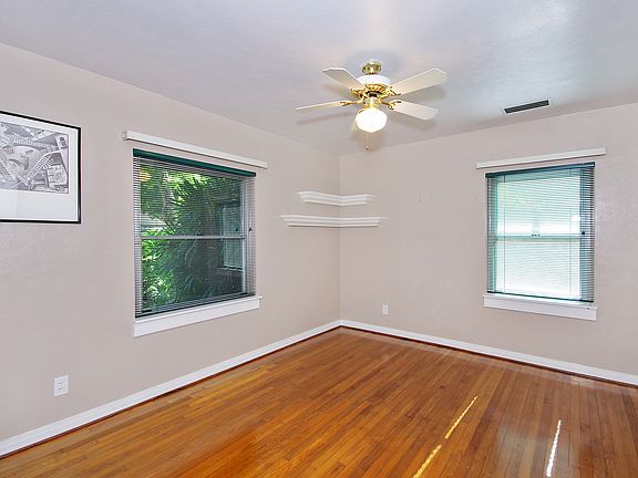 5th image of 600 W King St