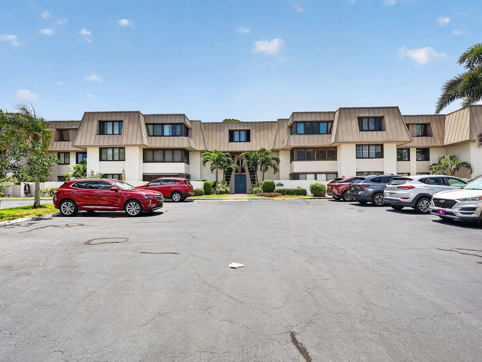 2 bed, 2.0 bath, 1044 sqft, $2,400 — Photo 3