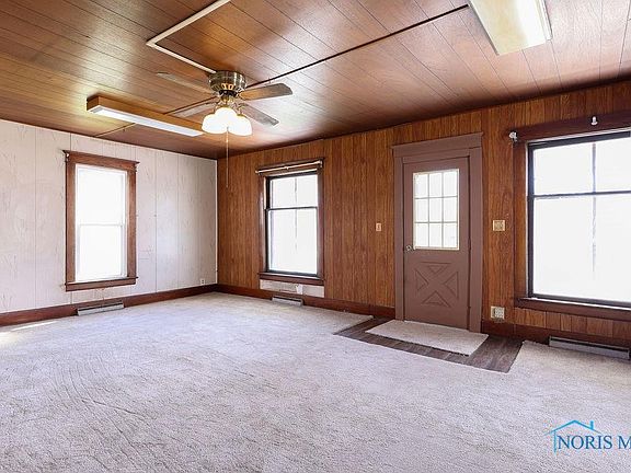 5th image of 502 Short Elm St