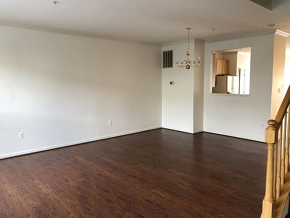5th image of 2527 Emerson Dr