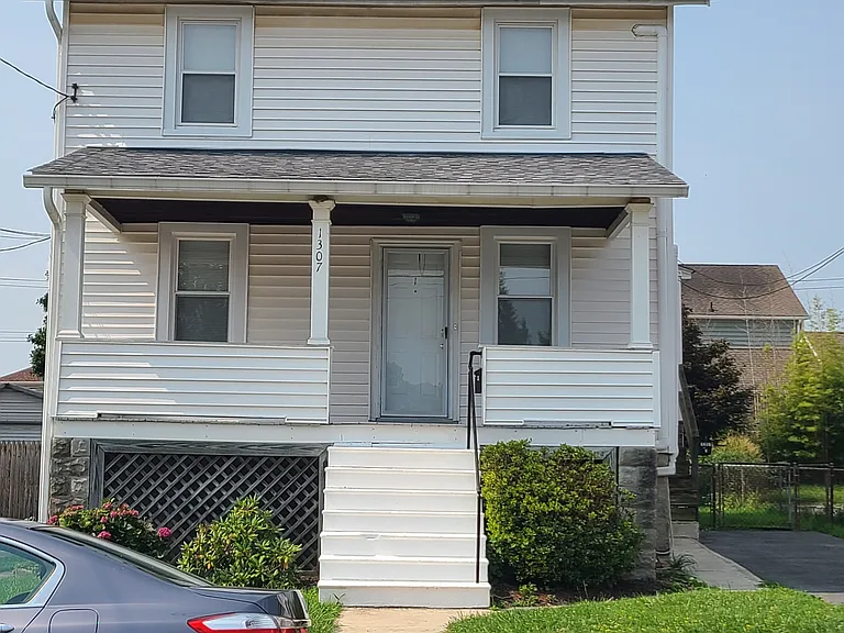 1307 Poplar Ave #1 — Photo 10