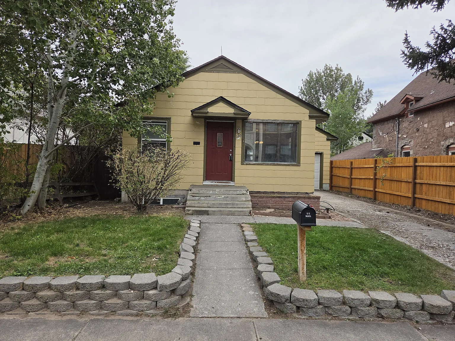 4 bed, 2.0 bath, 2030 sqft, $1,600 — Photo 2