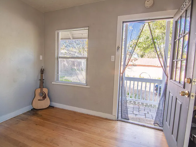 803 W Aspen Ave #1/2 — Photo 3