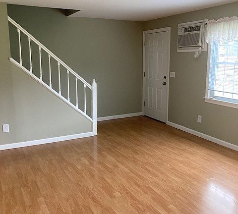 4th image of 17 Old Farms Ln #17