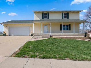 402 Goldfinch Cir, Tiffin, IA 52340