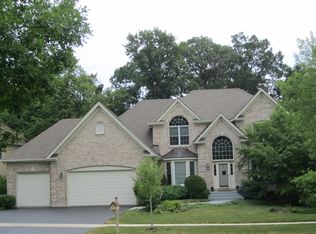 2402 King Richard Cir, St Charles, IL 60174