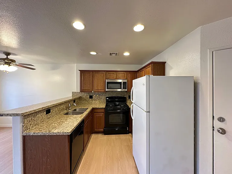 2621 Adelante Ave #108 — Photo 7