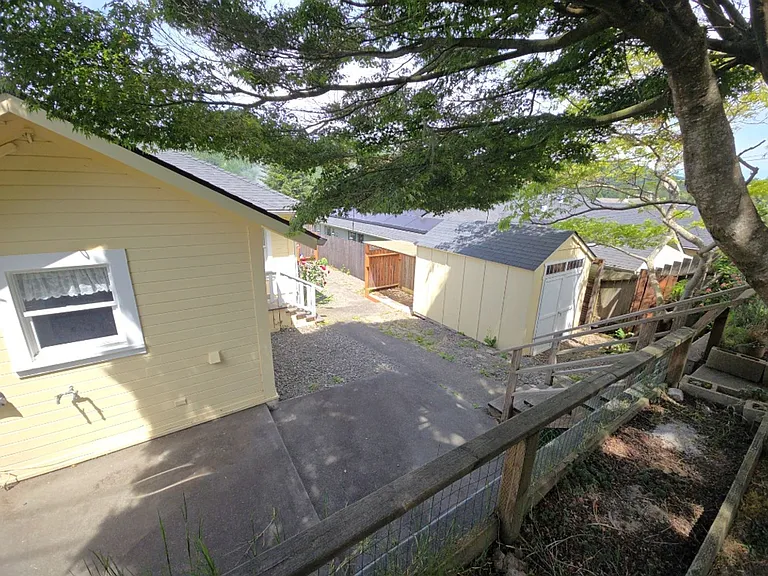526 B St — Photo 15