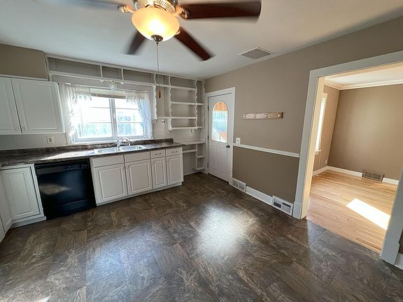 4th image of 23359 Dogwood Ave