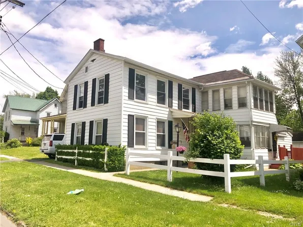 86 Elizabeth St, Auburn, NY 13021