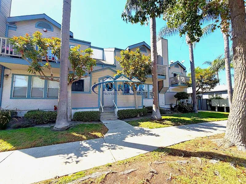 3 bed, 2.0 bath, 1420 sqft, $3,995 — Photo 1