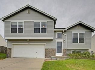 16106 Blackwalnut St, Omaha, NE 68136