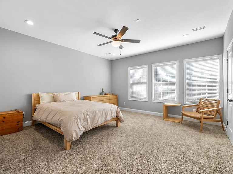 132 Savannah Ave — Photo 16