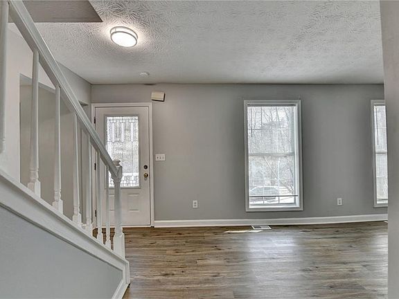 5th image of 415 Ridgedale Way