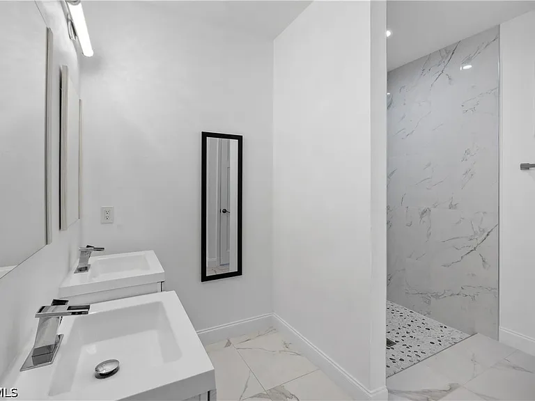 24 Crestwood Cir S — Photo 15