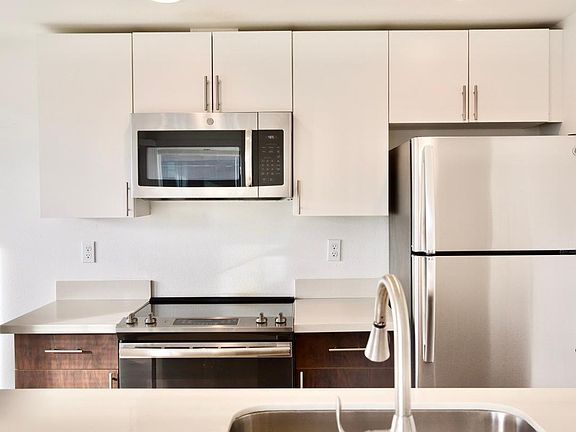 4th image of 316 13th Ave E #202