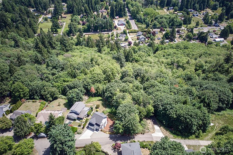 4th image of 10611 33rd Avenue Ct NW