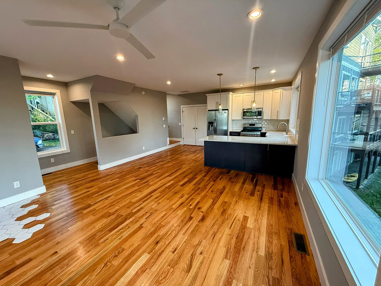 2 bed, 2.5 bath, 1200 sqft, $2,200 — Photo 2