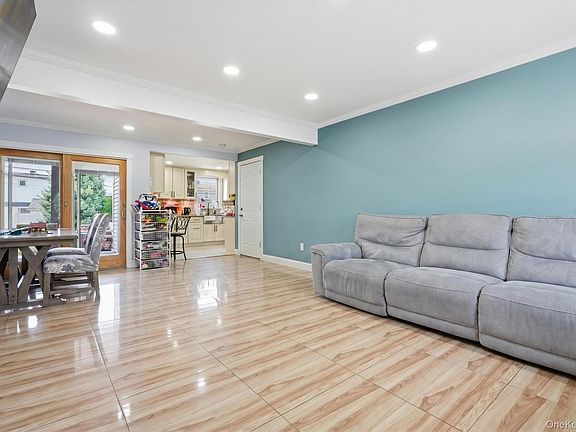 4th image of 2151 Stewart Avenue