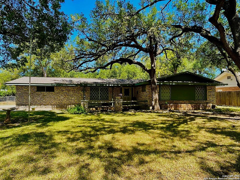 1st image of 413 Fleetwood Dr