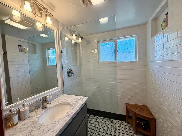 820 W Mission St — Photo 14
