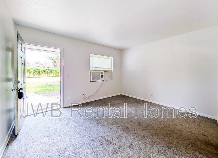 5432 Alpha Ave — Photo 6