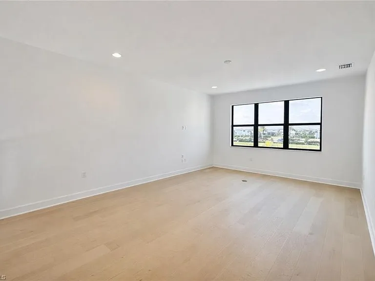 12770 Woodbury Dr — Photo 12