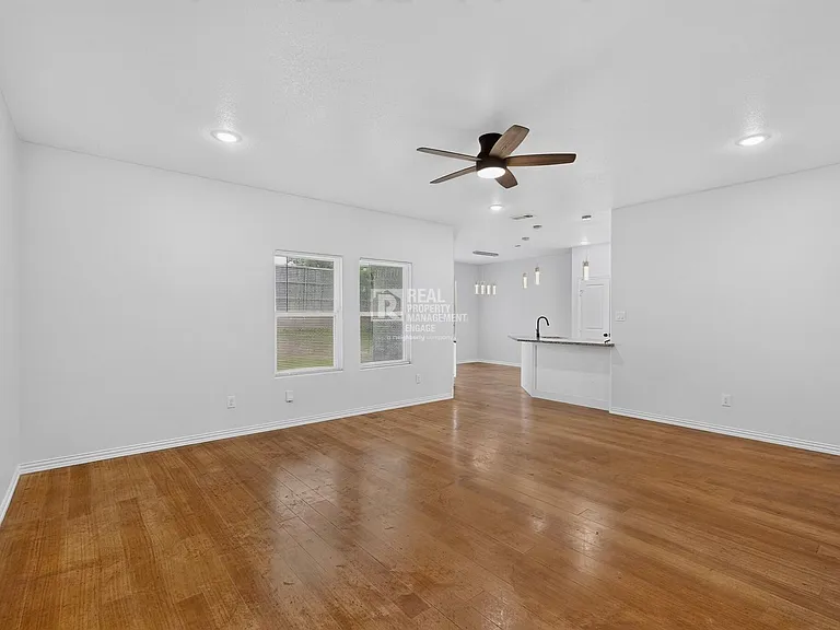2000 Skylark Dr — Photo 7