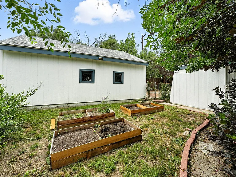 504 E Baseline Rd — Photo 26