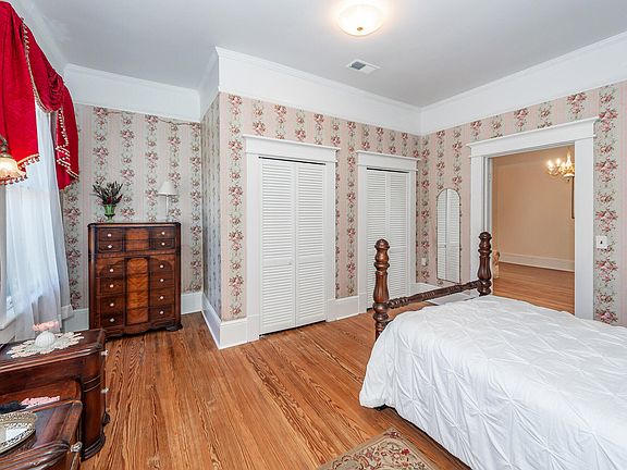 5th image of 458 Hampton St