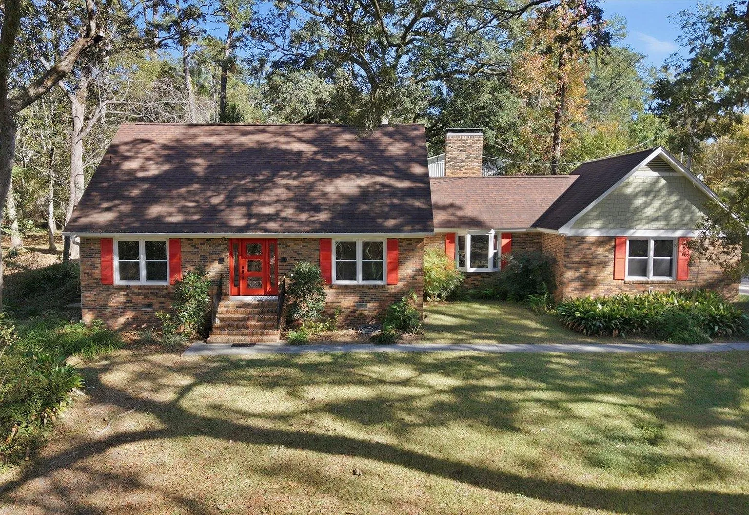 4 bed, 2416 sqft, $3,200 — Photo 2