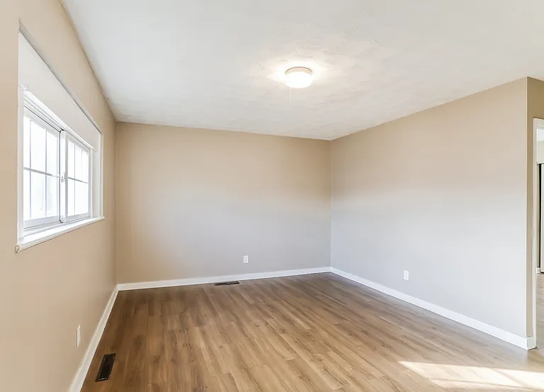 1344 Southfield Dr S — Photo 13