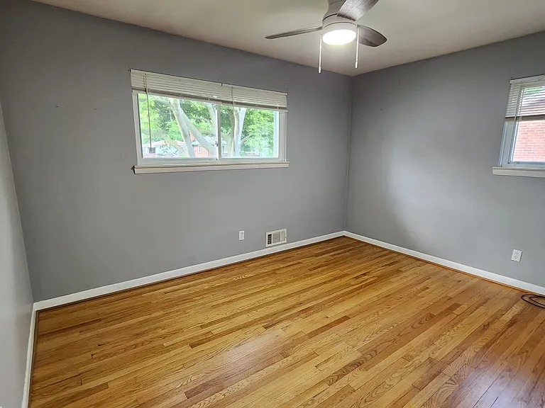 1704 Rowland Ave — Photo 4
