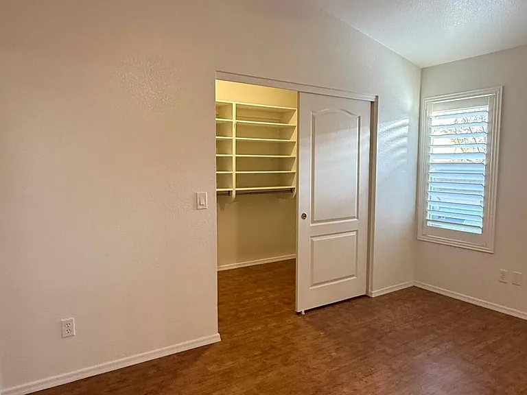 9621 W Potter Dr — Photo 10