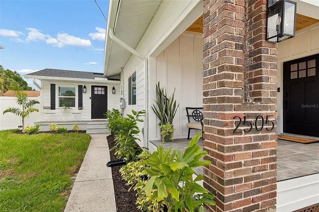 2 bed, 1.0 bath, 643 sqft, $2,700 — Photo 2
