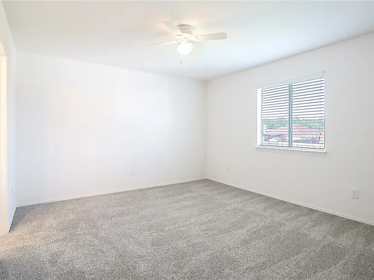 15125 Meredith Ln — Photo 10